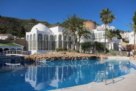 Bonito Apartamento Con Preciosas Vistas Y Piscina 内尔哈 外观 照片